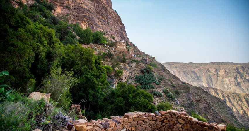 Al-Habala-Hanging-Village